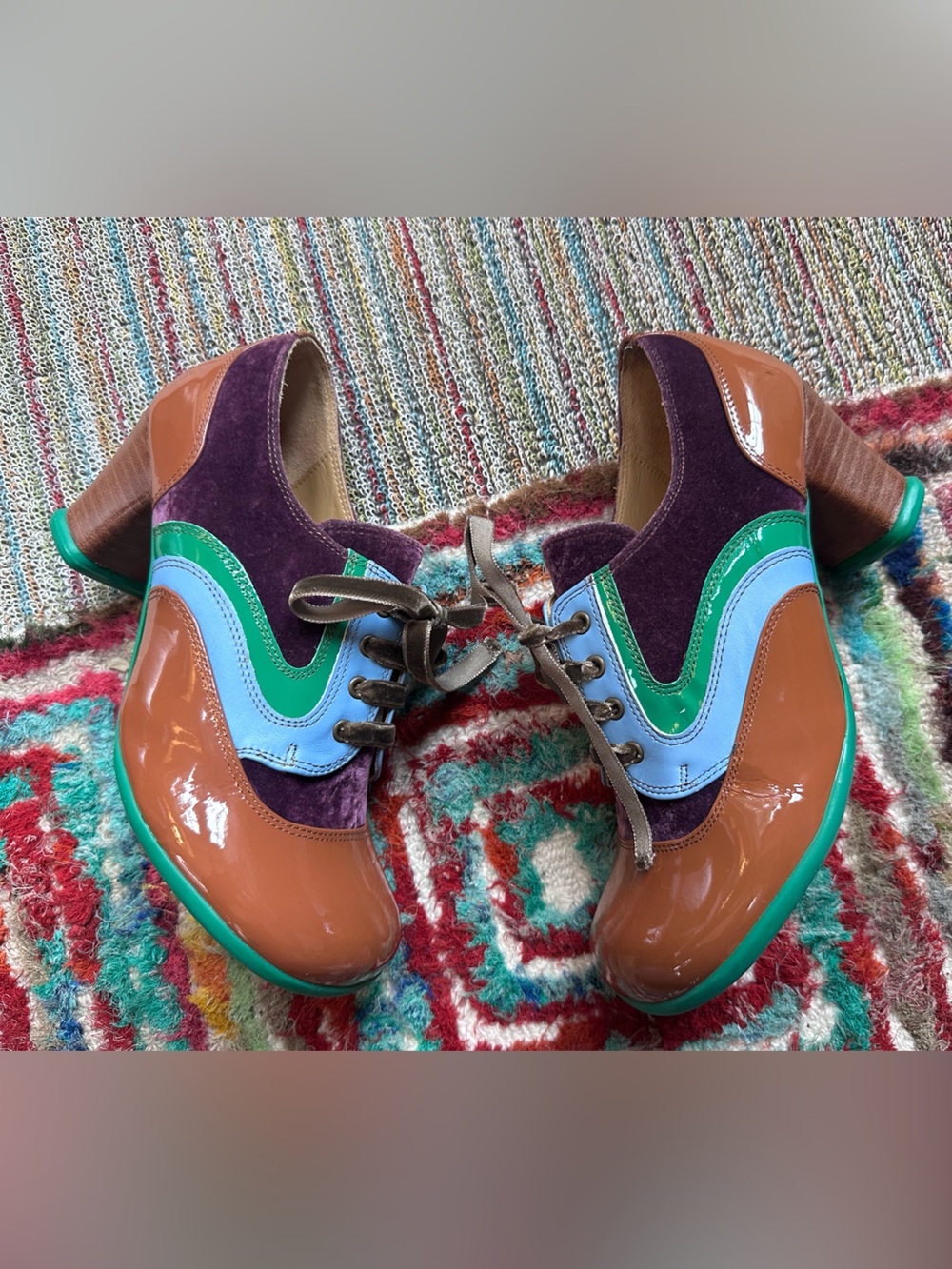 Fluevog NEARLY NEW Operetta Sandrine gold/green patent/velvet lace-up-8 (fit 7.5 - Picture 8 of 15
